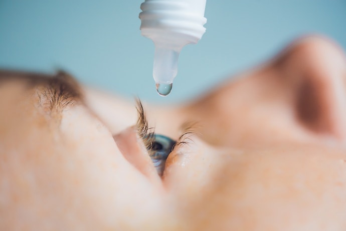 Moisturize and Soothe Your Dry Eyes With the Help of Glycerin and Carboxymethylcellulose-Containing Eye Drops