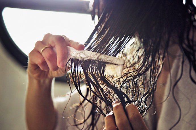 Avoid Combing Wet Hair