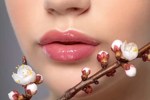 Hyaluronic Acid Has a Plumping Effect on Lips