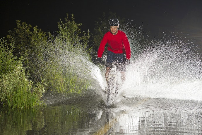 Waterproof Bike Lights Are Usable in the Rain