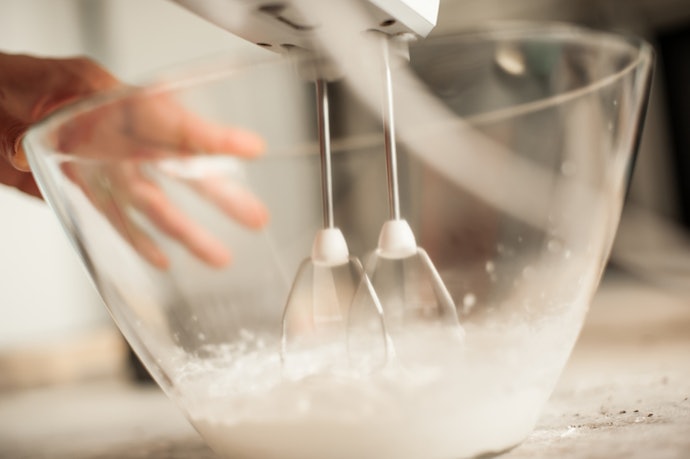 To Make Different Types of Food, Check the Speed Settings of the Electric Mixer