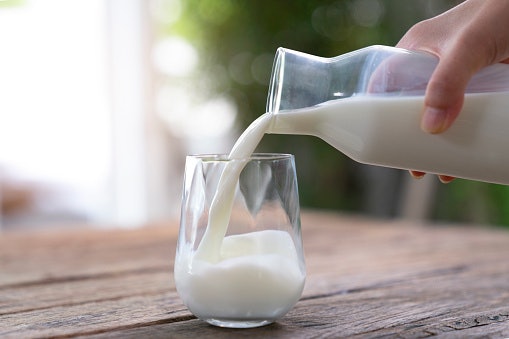 Pick Between Powdered and Ready-to-Drink Skimmed Milk
