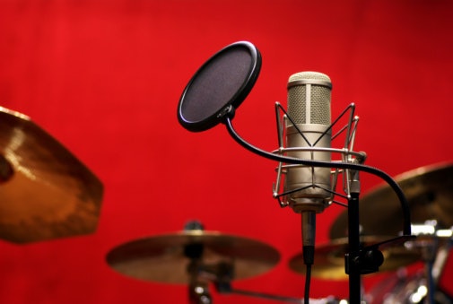 Dynamic Microphones Capture Live Vocals, Electric Guitar, and Drum Sounds Best