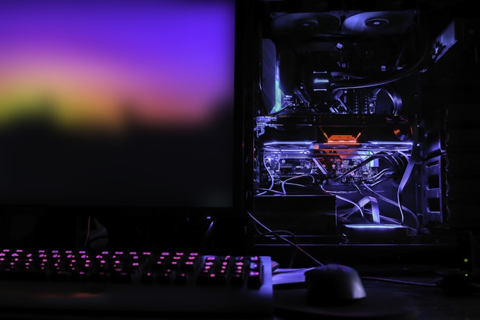 Glass Panels Lets You See the Inside of Your PC