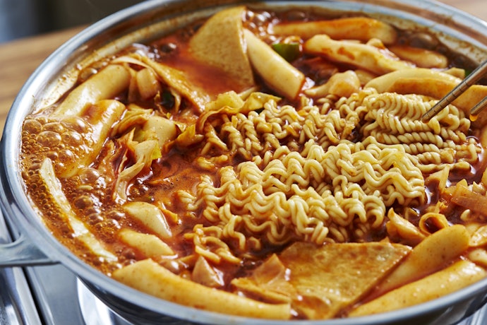 Rabokki Is Made for Ramen Lovers