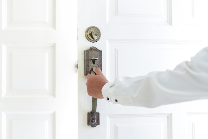 Handlesets Provide Better Security Than Doorknobs